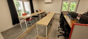 Remise en place des fauteuils de bureau